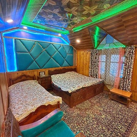 Exotic Young Shreen Houseboat Srīnagar المظهر الخارجي الصورة