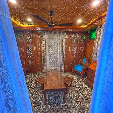 Exotic Young Shreen Houseboat Srīnagar المظهر الخارجي الصورة