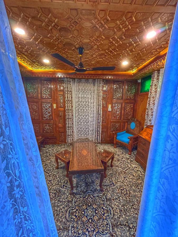 Exotic Young Shreen Houseboat Srīnagar المظهر الخارجي الصورة