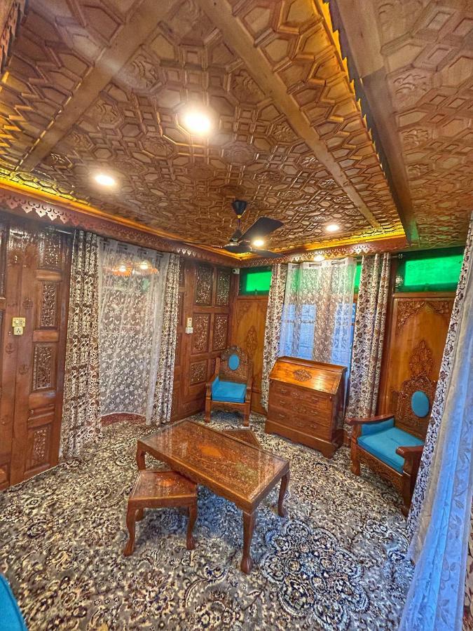 Exotic Young Shreen Houseboat Srīnagar المظهر الخارجي الصورة