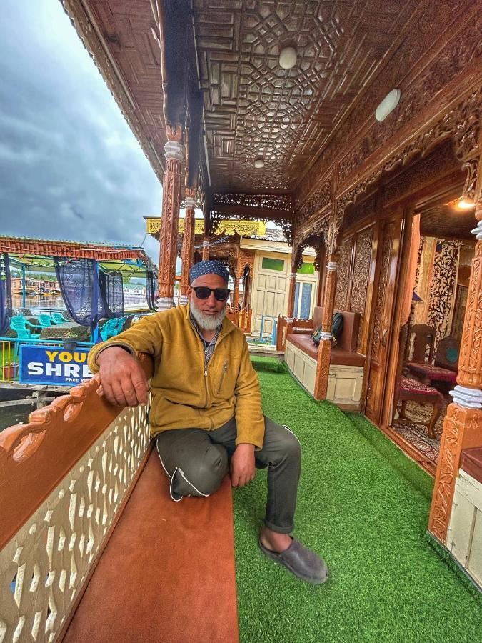 Exotic Young Shreen Houseboat Srīnagar المظهر الخارجي الصورة