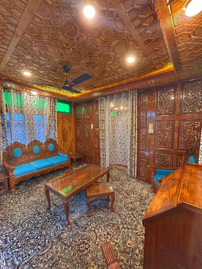 Exotic Young Shreen Houseboat Srīnagar المظهر الخارجي الصورة